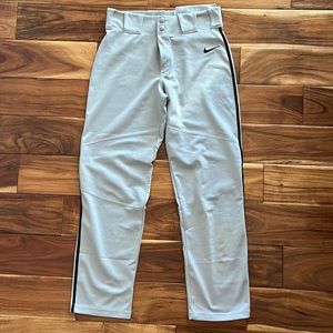 Nike boys xl baseball pants very good condition with slight wear on one knee.